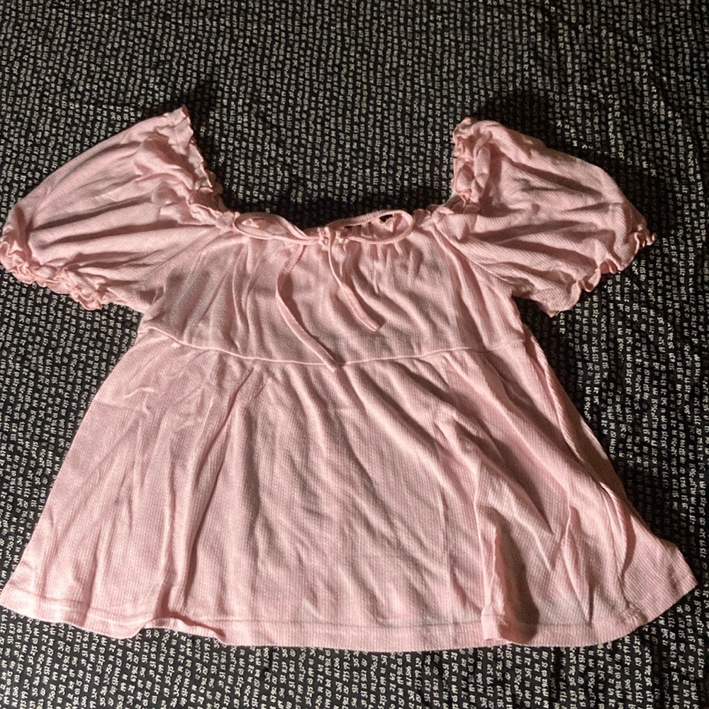 Pink Women's ruffle sleeved Top w/ bow
